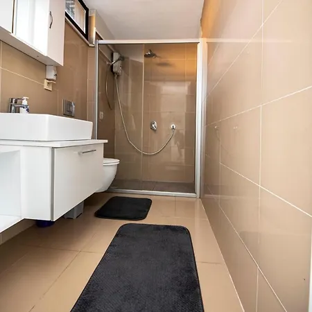 Secluded And Comfortable With Shared Pool And Gym In 빌라 *