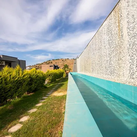 Secluded And Comfortable With Shared Pool And Gym In 빌라 Milas